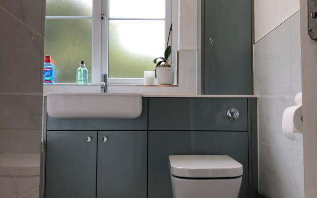 Croxley-Green-family-bathroom